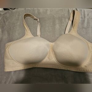 Vanity Fair Cream Full Coverage Bra 38C